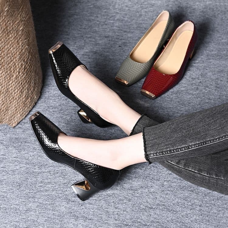 Soft leather metal iron toe pump shoes for women in spring and autumn, French style, thick heel, versatile, comfortable, medium heel, small leather shoes for women