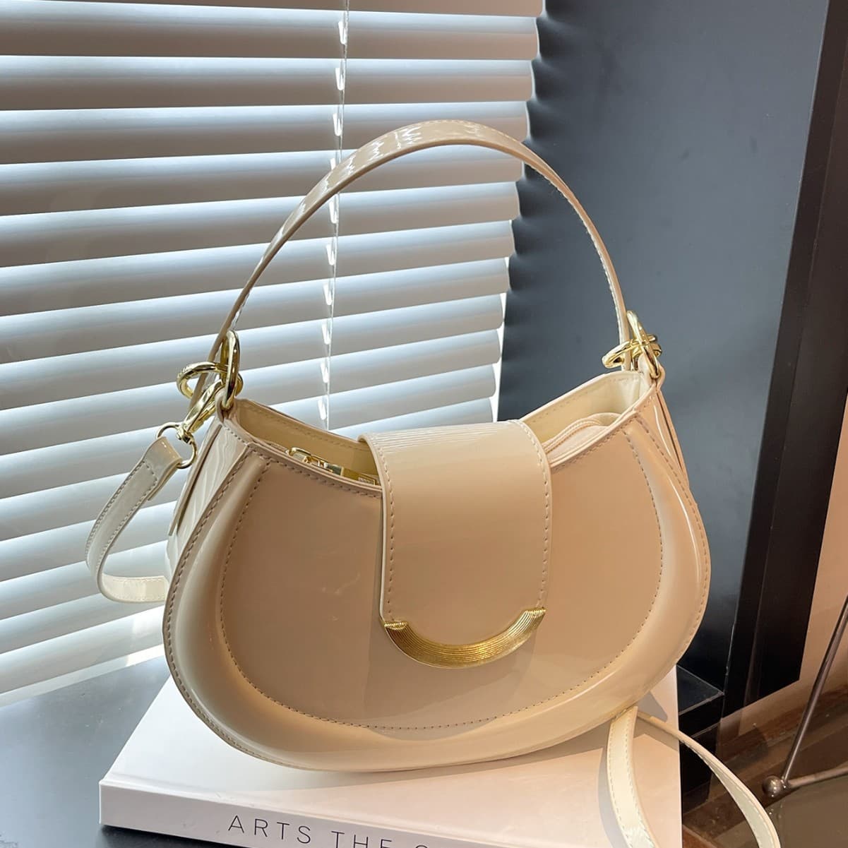 Fashionable Korean-style underarm bag 2025 new minimalist handbag shoulder bag versatile elegant crossbody commuter bag for women