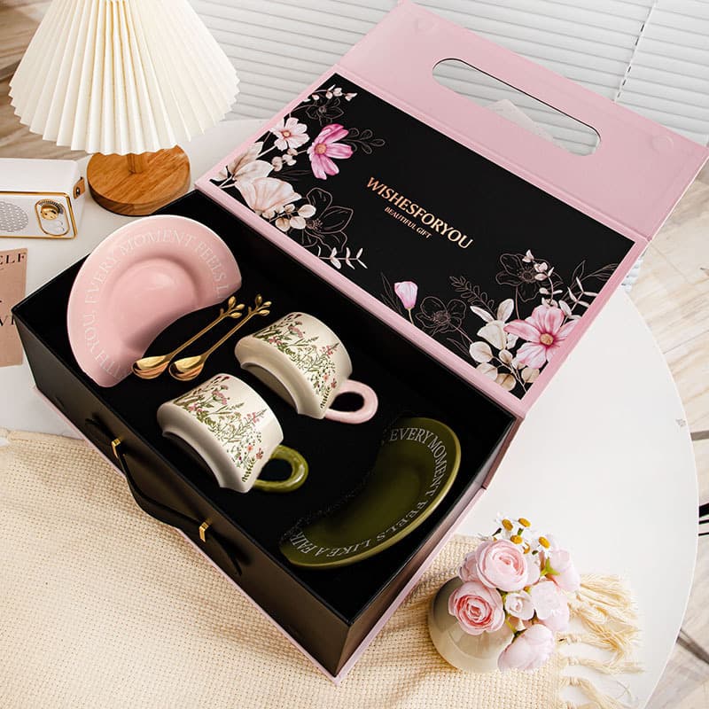 High-quality and exquisite ceramic mug and saucer set for weddings and housewarmings.