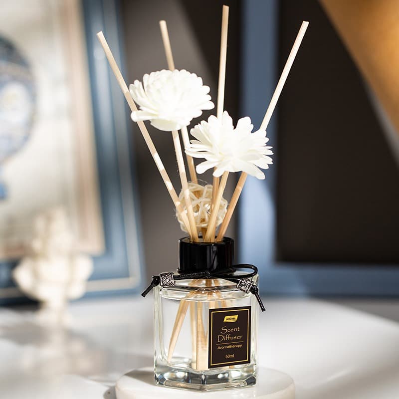 Flame-free home fragrance reed diffuser for long-lasting indoor air freshener, bedroom and bathroom decor, essential oil aromatherapy
