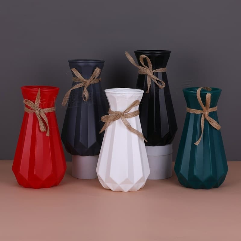 White and Black Vase, Imitation Ceramic, Simple European Style, Versatile for Flower Arrangement, Water Cultivation of Lucky Bamboo and Silver Willow, Home Decorative Ornament