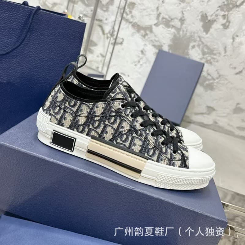 European Style Couple 2026 Fall New Low-Top Casual Lace-Up Sneakers Canvas Shoes Casual Versatile