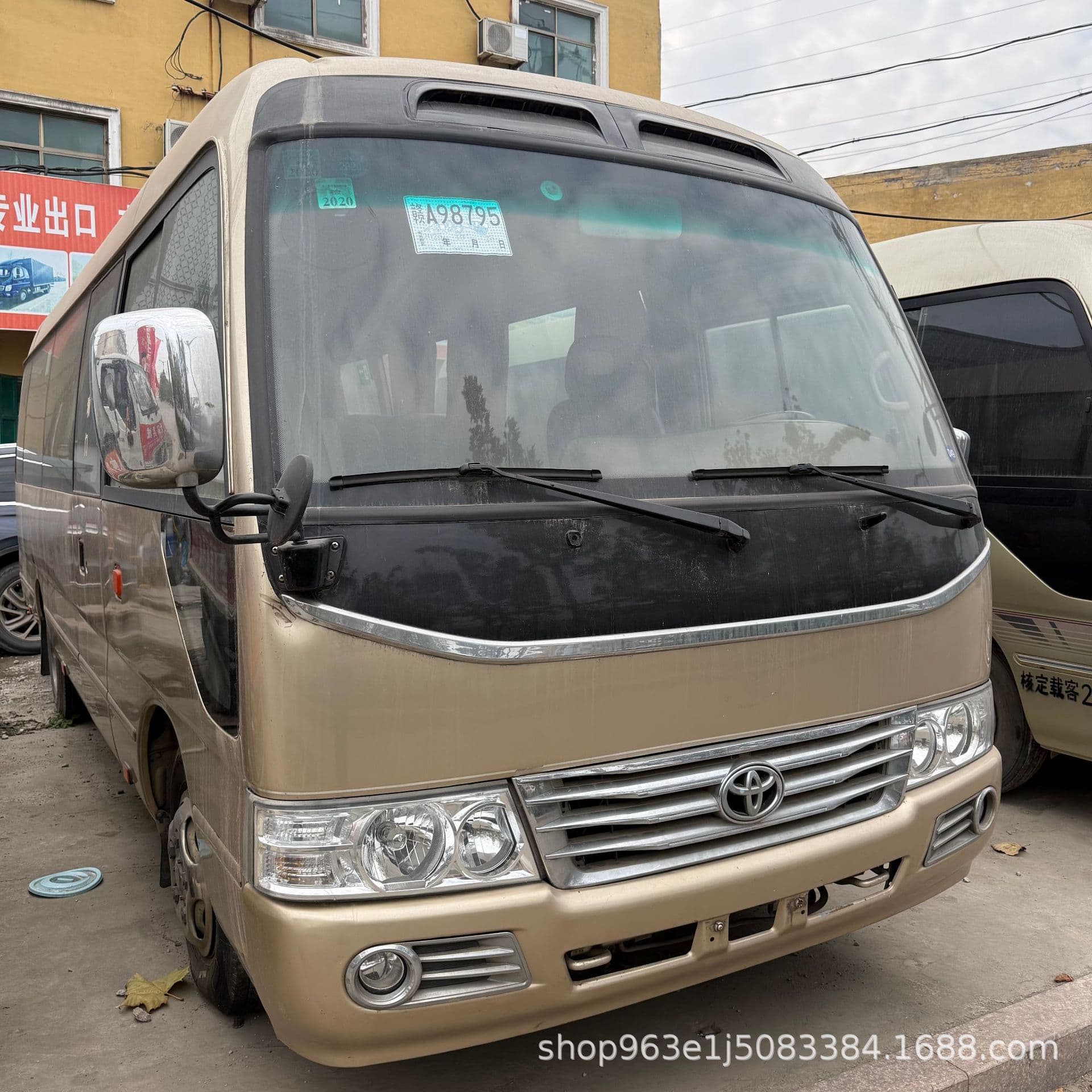 Cross-Border Export Used Coaster 14-23 Seat Midibus Medium Bus for Family/Company Reception