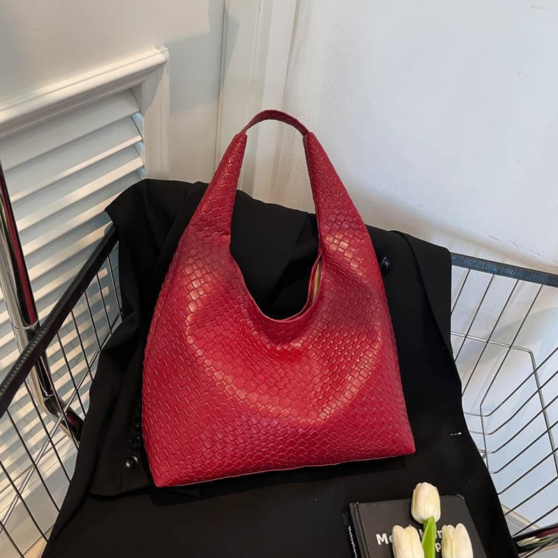 Niche Design Trendy and Unique Shoulder Bag 2025 New Casual Fashion Simple Vintage Commuter Underarm Tote Bag