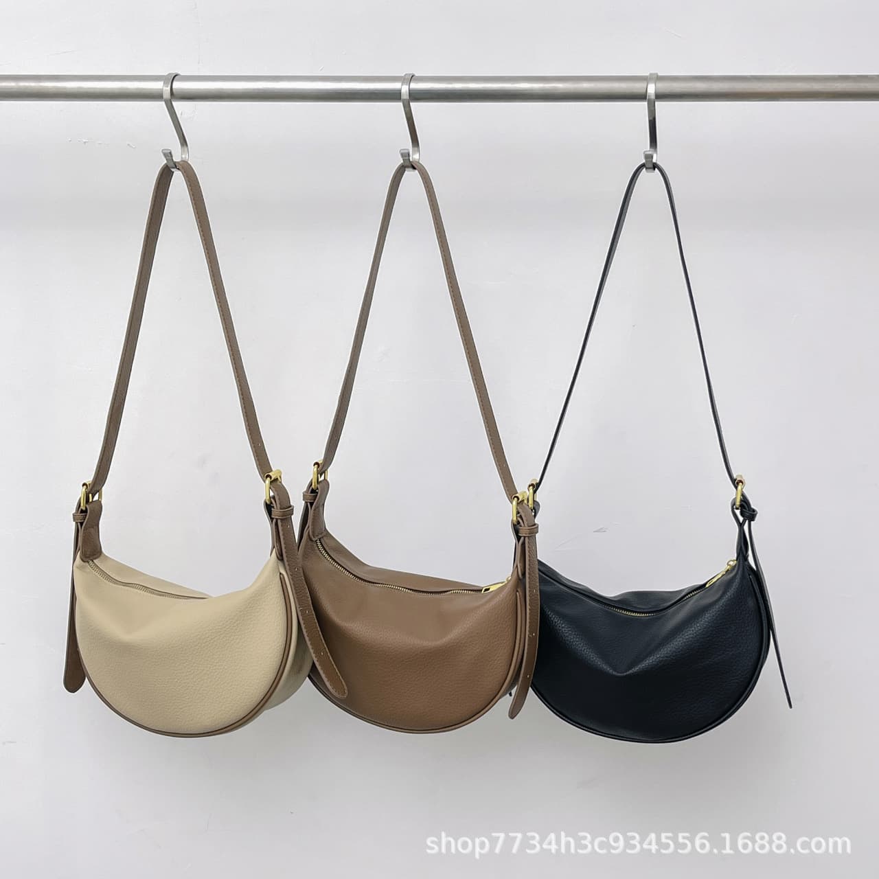 Crossbody Retro Soft Leather Mom Bag, Large Capacity Armpit Bag, Women's Bag, 2026 New Casual Versatile Single-Shoulder Crossbody Bag