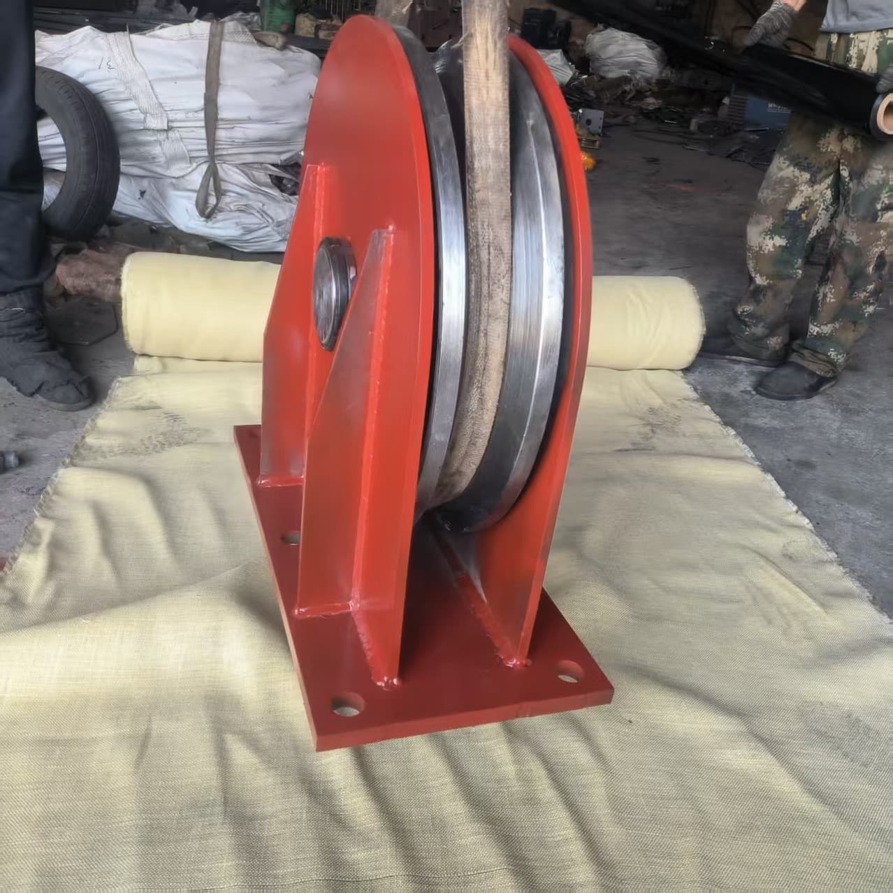 Lifting ground wheel, national standard ground wheel, fixed pulley, fixed lifting pulley, steel wire rope, double bearing steel wheel.