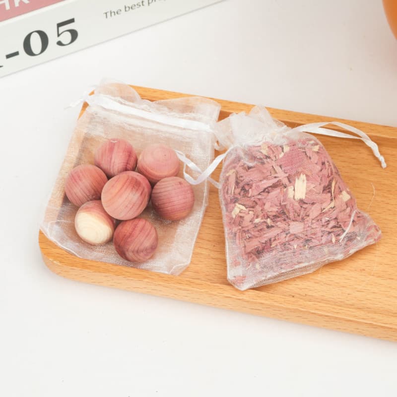 Red Cedar Wood Balls Round Natural Wood Scent Small Bag Shoe Cabinet Wardrobe Mothproof Insect Repellent Moisture Proof Deodorizer Wood Scent Diffuser Balls