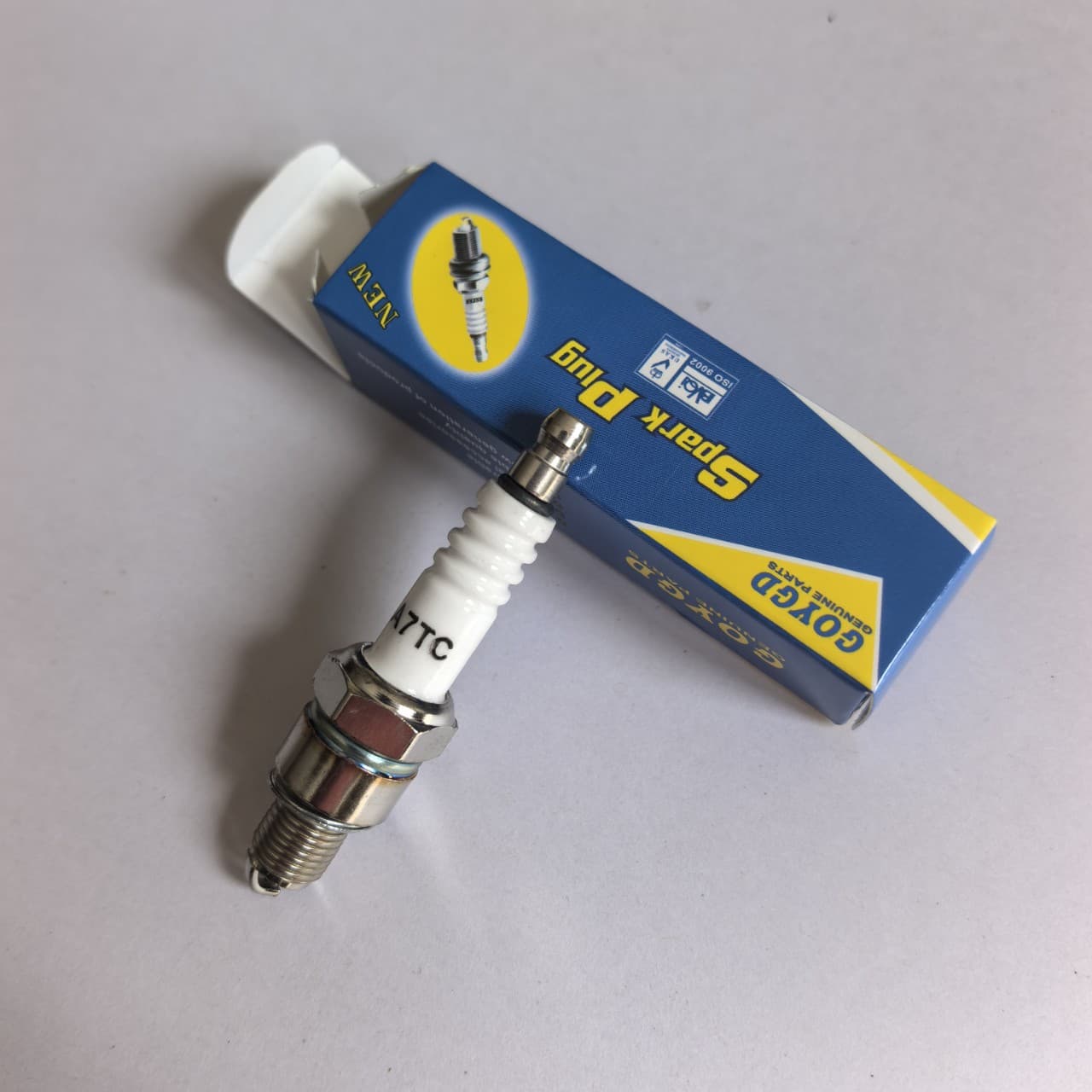 Motorcycle Spark Plug A7Tc D8Tc for Scooter and Moped 100 110 125 150 Haojue Energy-Saving