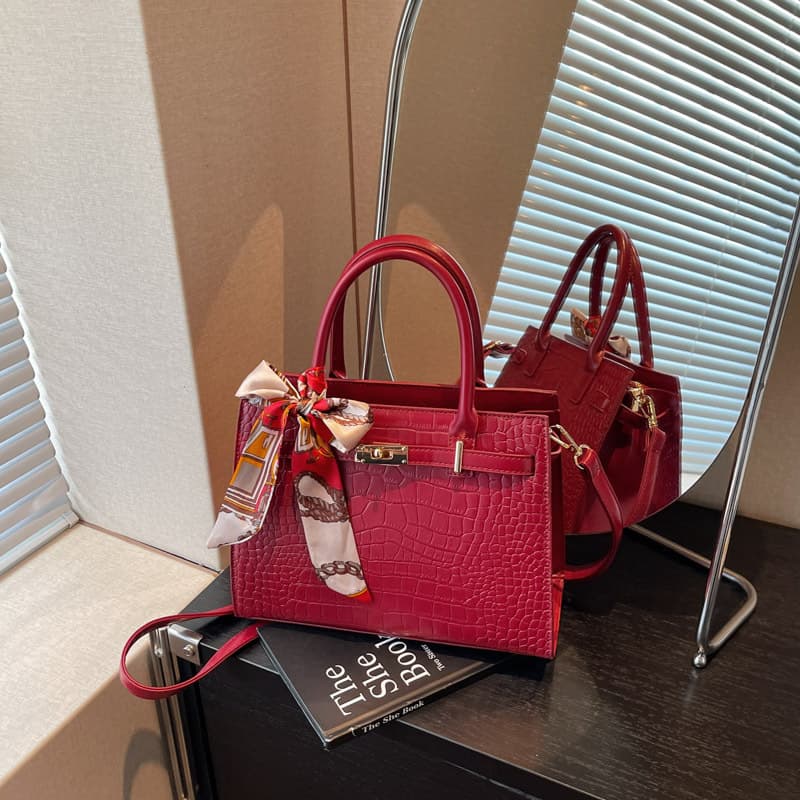 Mother's Day gift for mom, versatile bag for middle-aged ladies, crocodile pattern handbag, stylish and practical mother-in-law bag