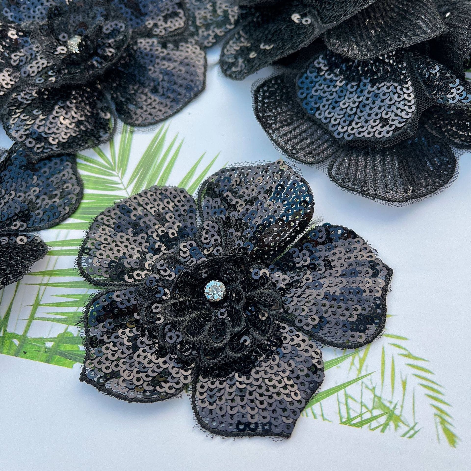 Three-Dimensional Beaded Small Flower Sequin Applique, Three-Dimensional Beaded Small Flower Patches for Shoes, Hats, Dresses, and Clothing Accessories