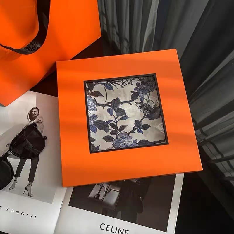 High-grade scarf gift box, exquisite silk scarf gift box, genuine silk packaging gift box with handle bag
