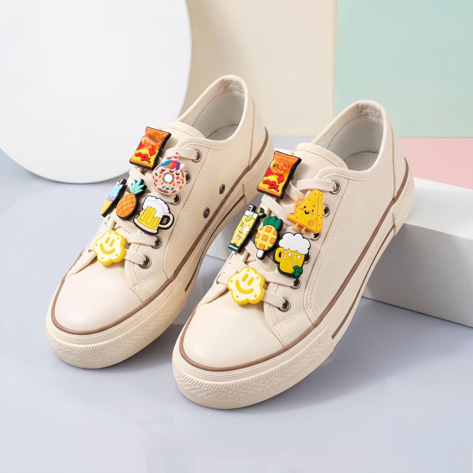 Cartoon shoelace buckles, canvas shoes, decorative buckles, DIY shoe accessories, versatile and personalized white shoes, sneakers, floral shoe accessories