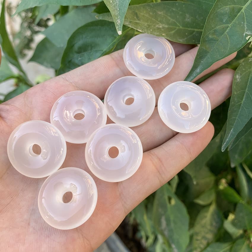 Brazilian white agate 25mm safety buckle pendant wholesale male and female baby white chalcedony safety buckle pendant with lanyard