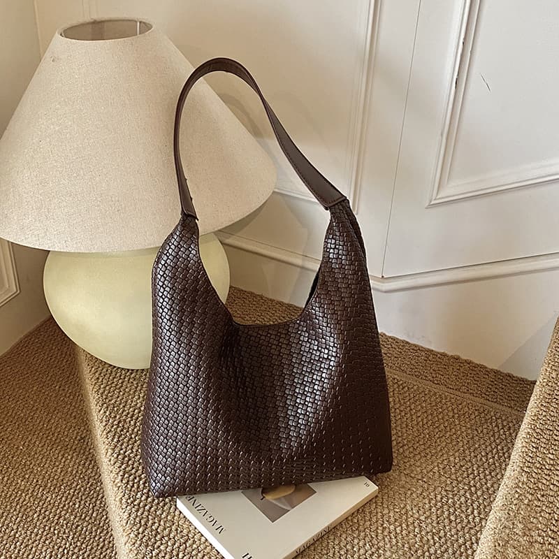Vintage Bucket Bag for Women 2025 Autumn New Trend Large Capacity Woven Shoulder Bag Commuter Tote Bag