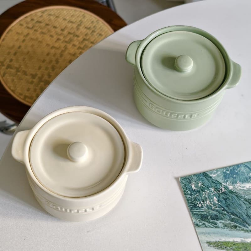 Ceramic double-boiling pots with lids, food-grade underglaze colored egg steaming pots, specialized soup jars for bird's nest stewing, and soup bowls.