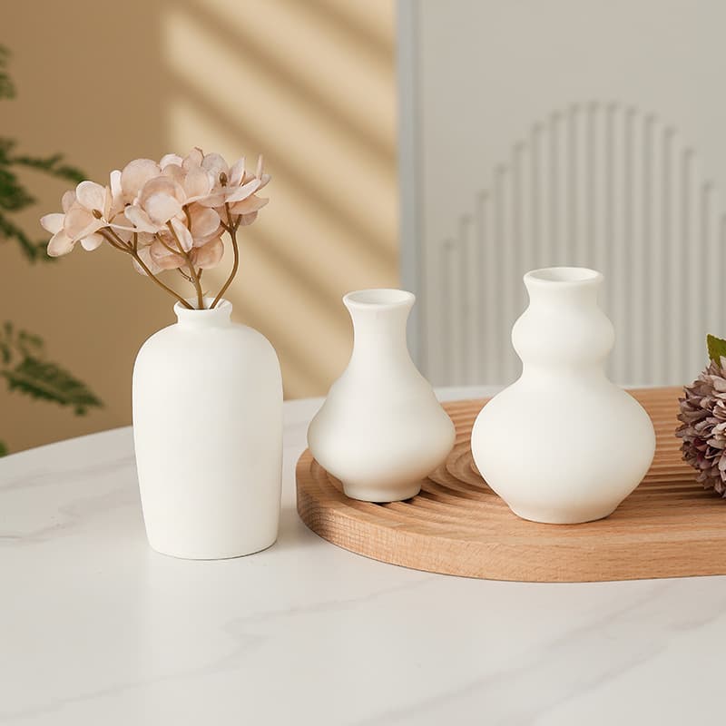 White Bisque Ceramic Vase DIY Graffiti Small Flower Vase Home Entryway B&B Flower Insert Ceramic Decorative Ornament