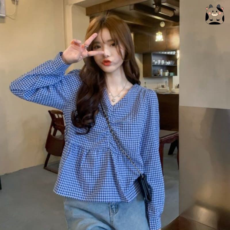 Plaid shirt women's new autumn style loose and versatile niche long-sleeved shirt design short pleated v-neck top