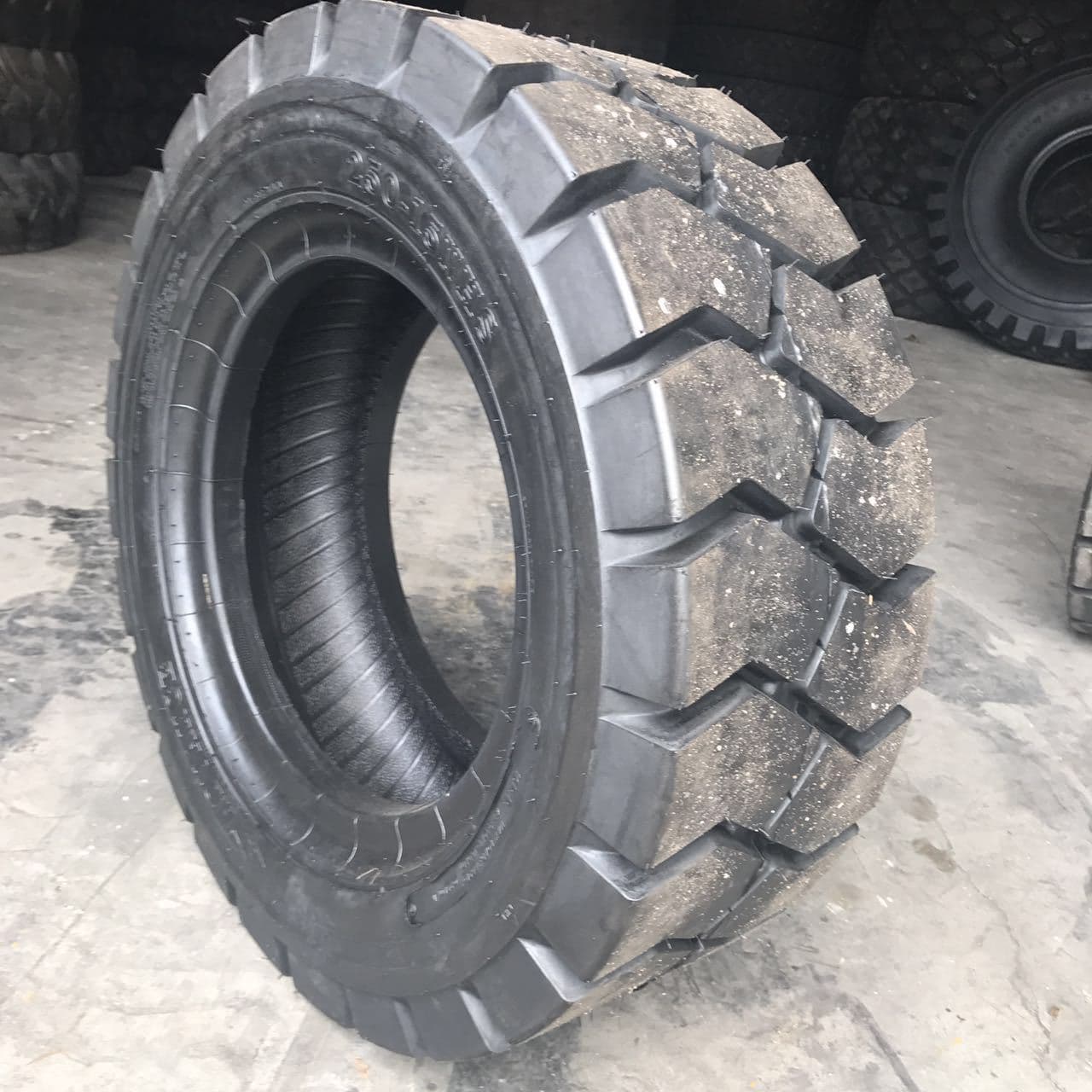 Chaoyang Forklift Tire 250-15 300-15 Hangcha Matching with Inner Tube Tire