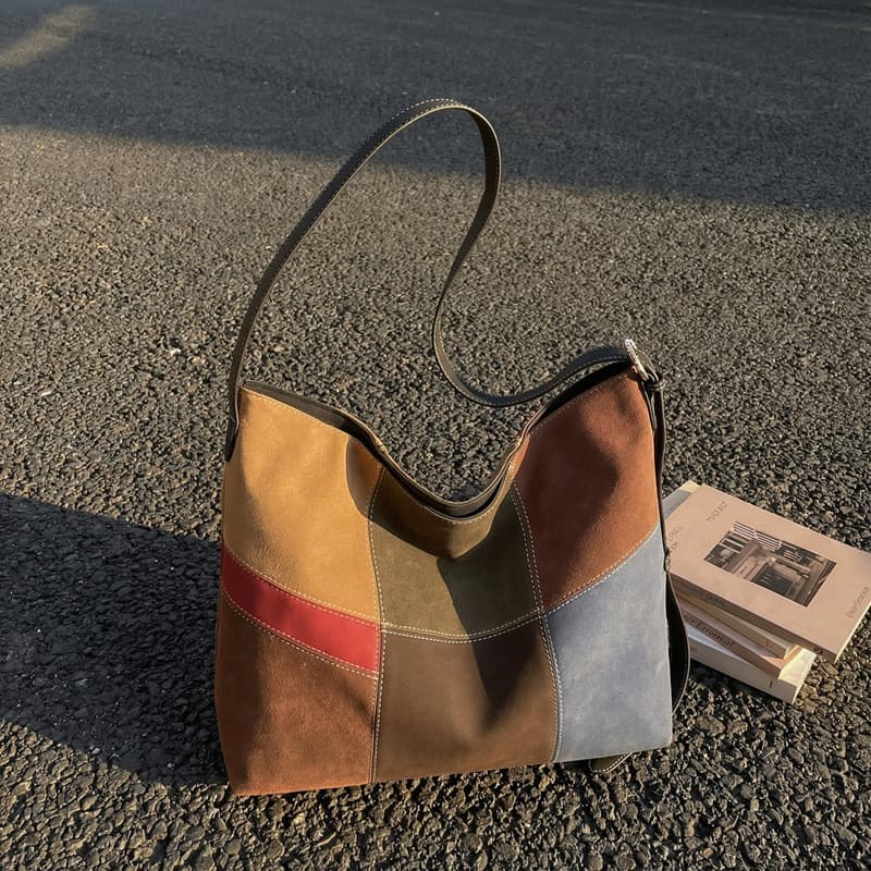 2026 Casual Fashion Warm Brown Color Block Tote Bag Women's New Winter Retro Commuting Shoulder Bag Crossbody Bag