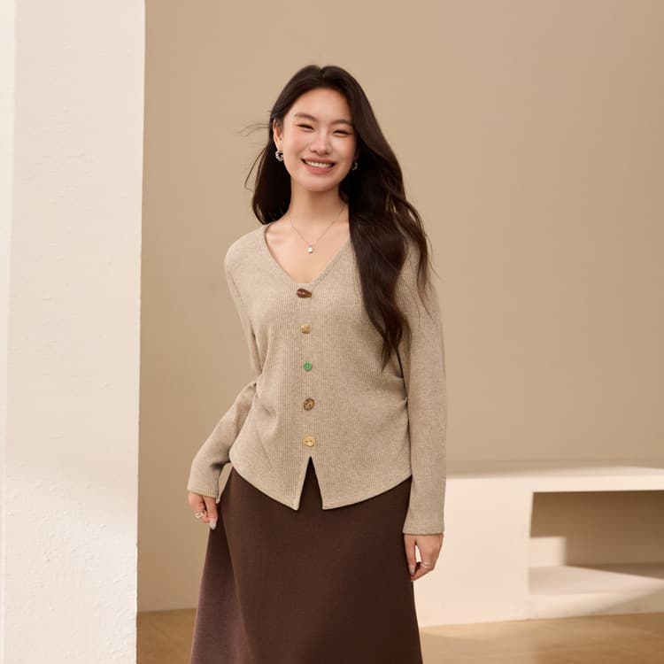 Slim Fit Knit Top: Xianlixiu Plus Size Women's V-Neck Blouse for Chunky Girls 2025 Winter New Arrival
