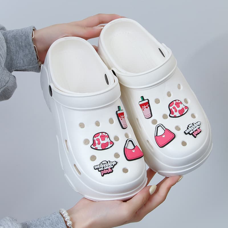 Fashionable Croc Sandals for Women, Lightweight and Versatile, Cute Viral Nurse Trend, Waterproof Bathroom Slippers for Girls, Wearable Outdoors