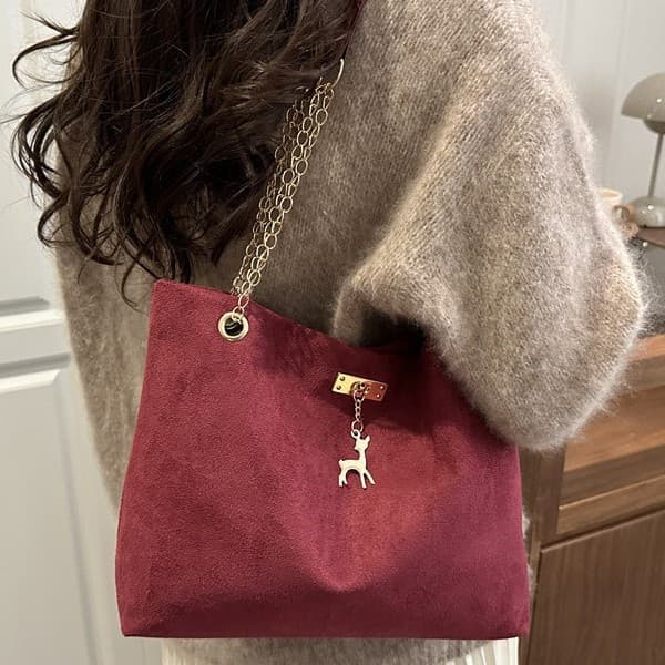 Retro commuter texture chain shoulder bag for women 2026 summer new fashion style ins armpit bag tote bag for women