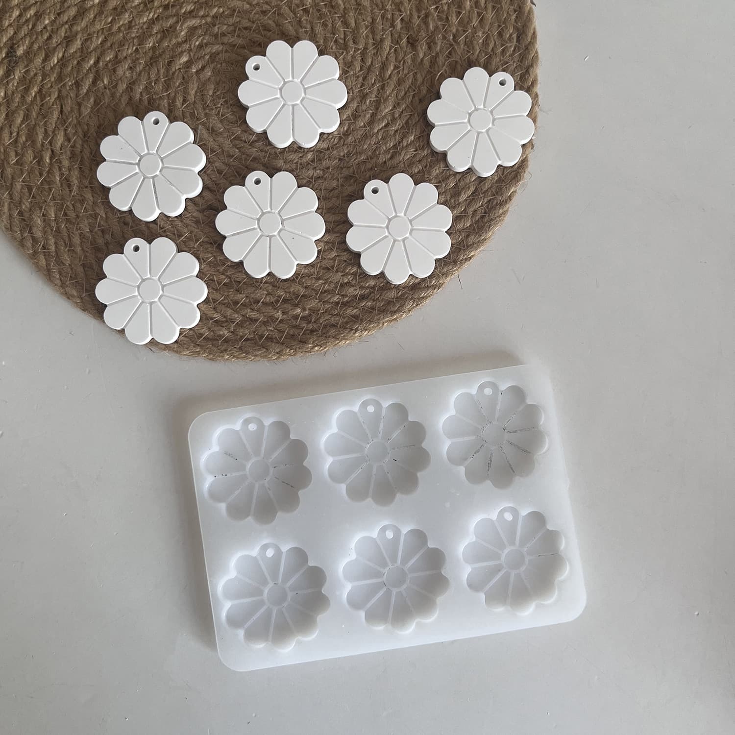 Sunflower silicone mold 6-piece flower tag keychain gypsum glue mold