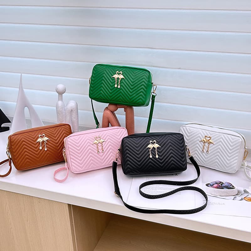 Wavy Camera Bag 2024 Versatile Swan Crossbody Bag Export Hot Selling Women Bags Niche Bag