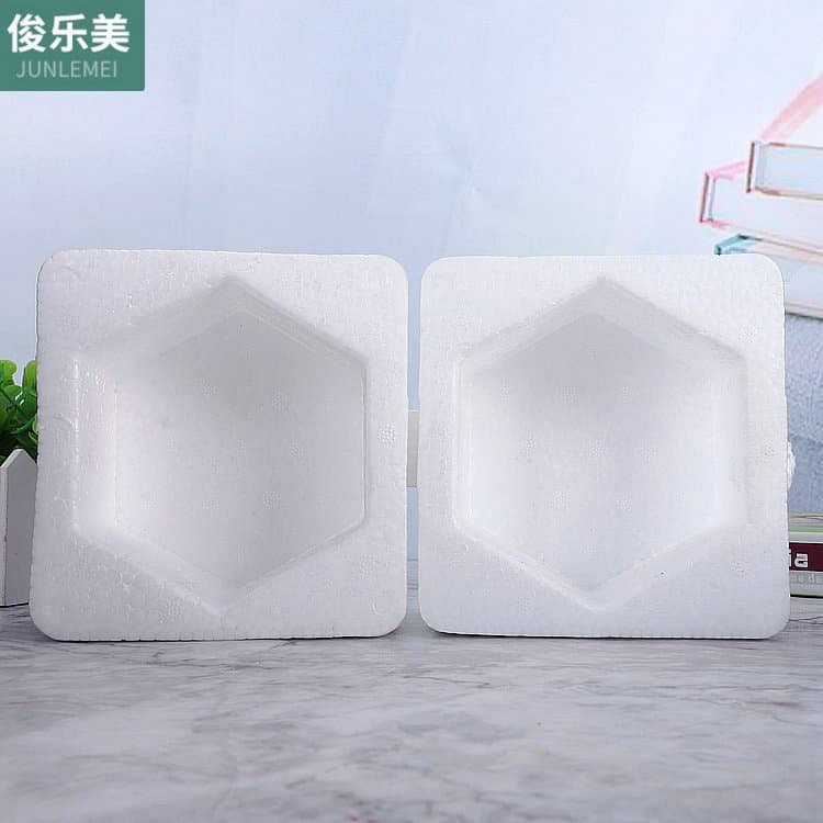 Hexagonal glass honey jar, thickened packaging box, shipping foam box, anti-collision protection for logistics and express delivery.