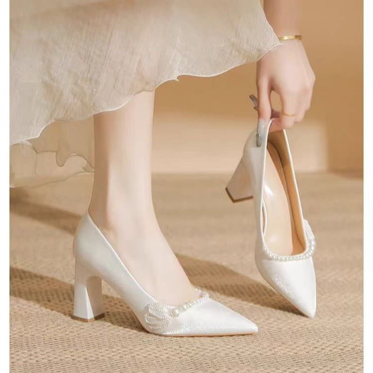 French High Heels Women 2026 New Satin Light Pointed Toe Comfortable Single Shoes Pearl Bride Shoes High Heel Wedding Shoes