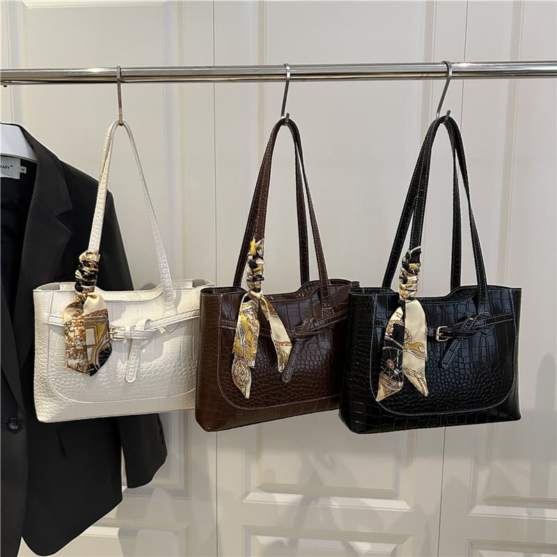 Korean Style Commuter Bag for Women 2025 New Simple Tote Bag for Students Attending Class Large Capacity Shoulder Shopping Bag