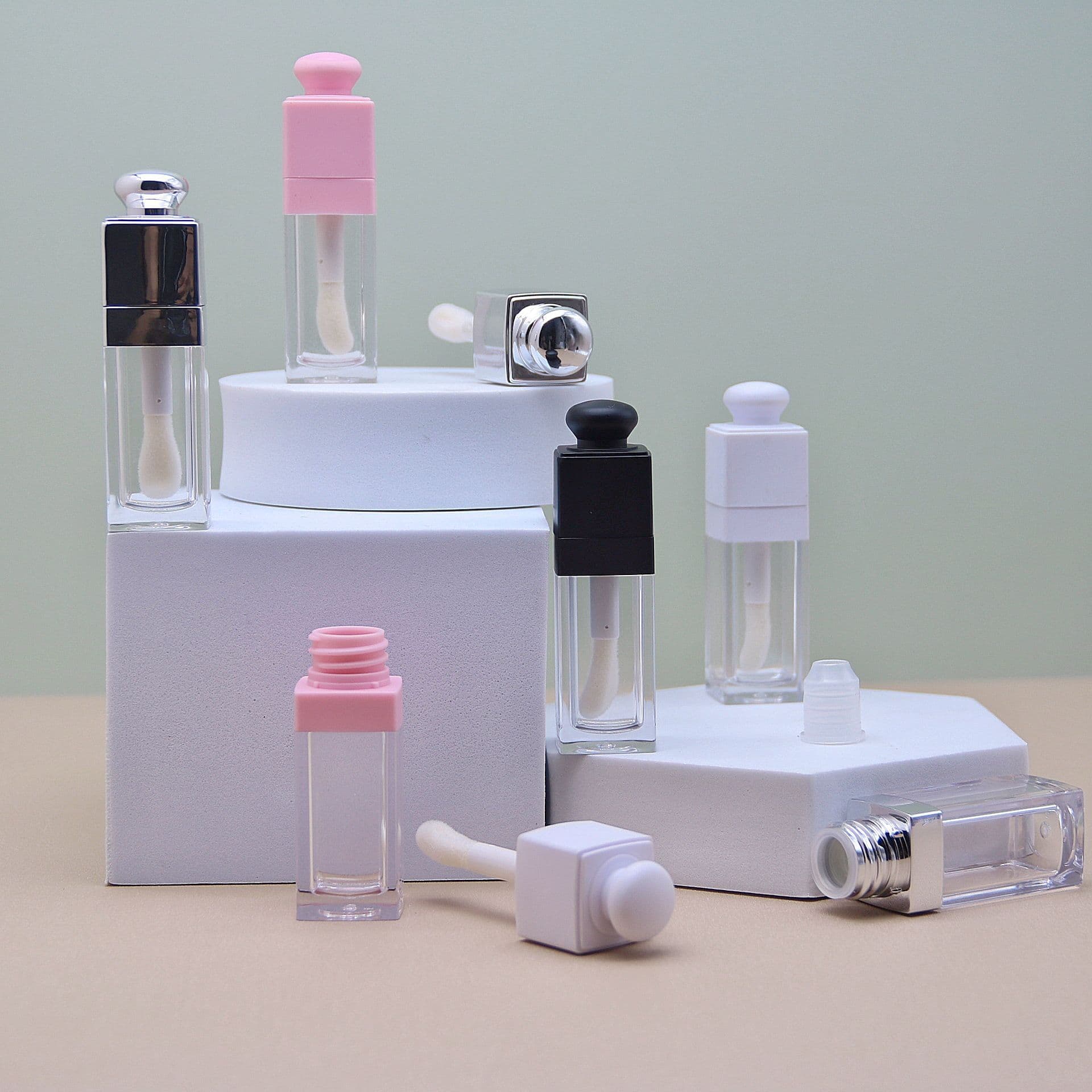 Spot large brush dry square silver lip gloss tube wholesale lip glaze bottle lip gloss empty tube packaging material sub-bottle capacity 8ml