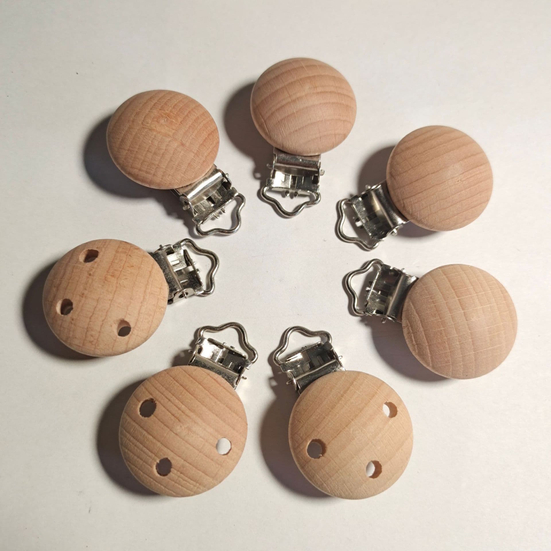 Beech pacifier clip diy toddler comfort anti-drop chain clip round non-hole three-hole wooden pacifier clip wholesale