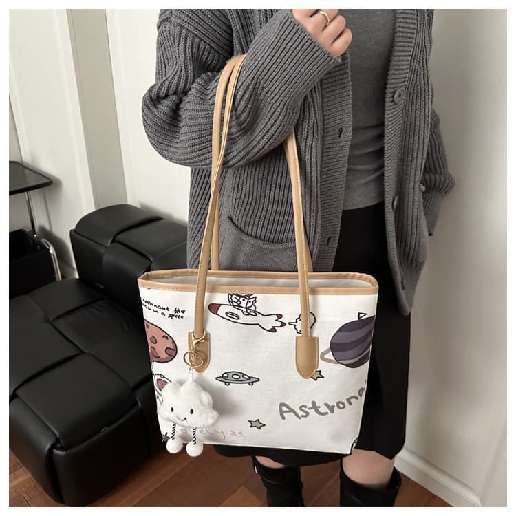 Popular graffiti large-capacity tote bag 2025 new trendy fashion student class bag portable shoulder bag