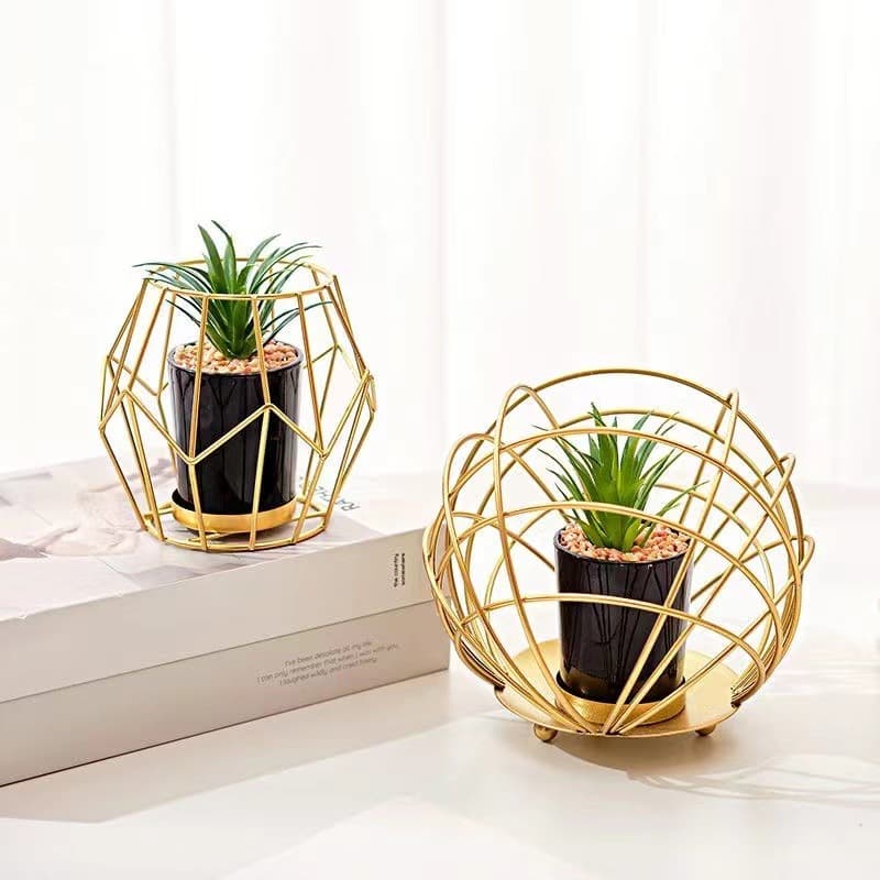 Factory direct stock of Scandinavian geometric ornaments, home decor, metal plants, bonsai, succulents, living room, office, and wine bottles.