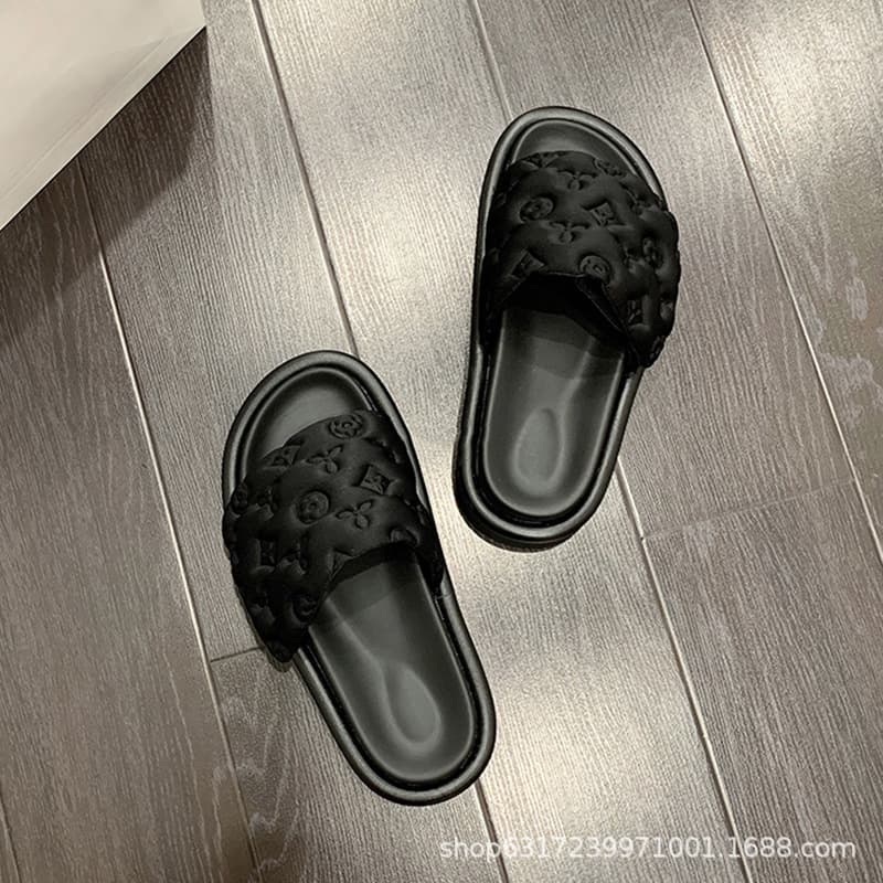 【Couple Flip Flops】Thick Sole Sandals for Women Summer 2024 New Classic Relief Beach Flip Flops for Men