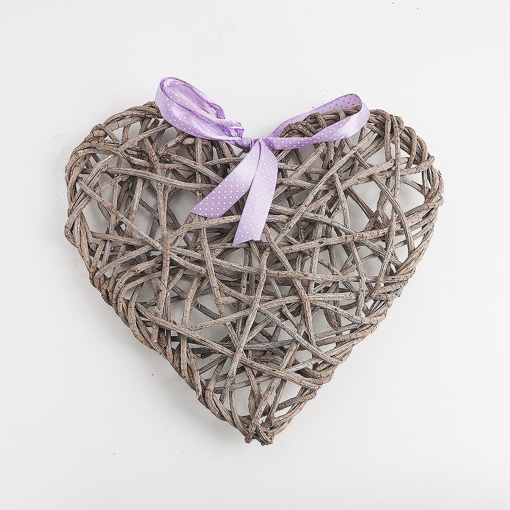 Handmade willow-woven Christmas ornaments, decorative willow and rattan butterflies, heart-shaped decorations.