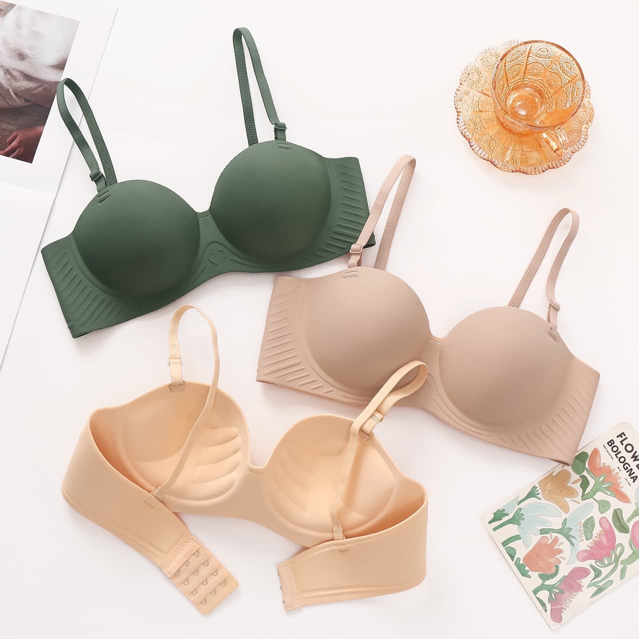 Seamless cross-border bra with one-piece half-cup design, plus size, large cup, fixed cup, and side boob support.