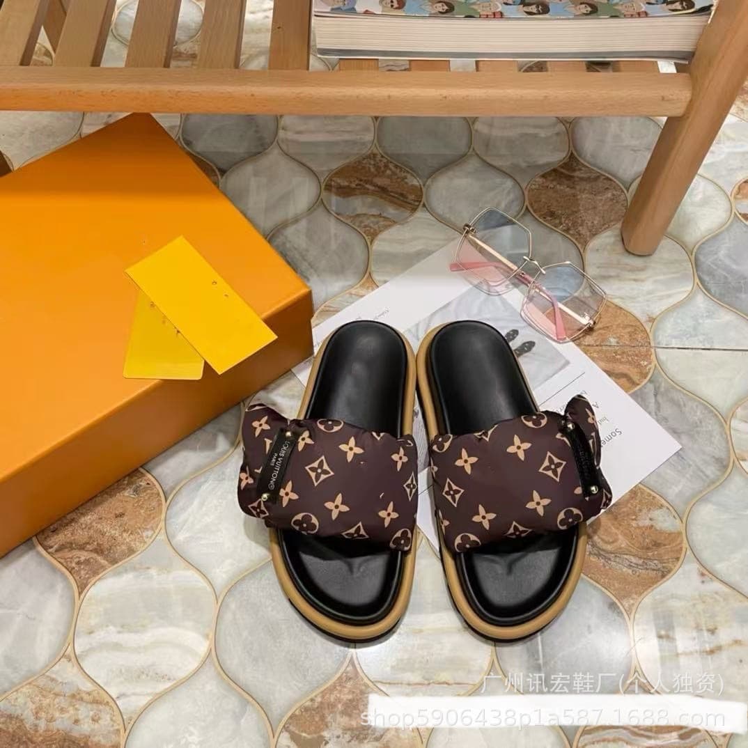 Thick Sole Velcro Slippers Unisex 2025 Summer Hot Trend LV Style Outdoor Fashion Denim Letter One-Strap Slippers