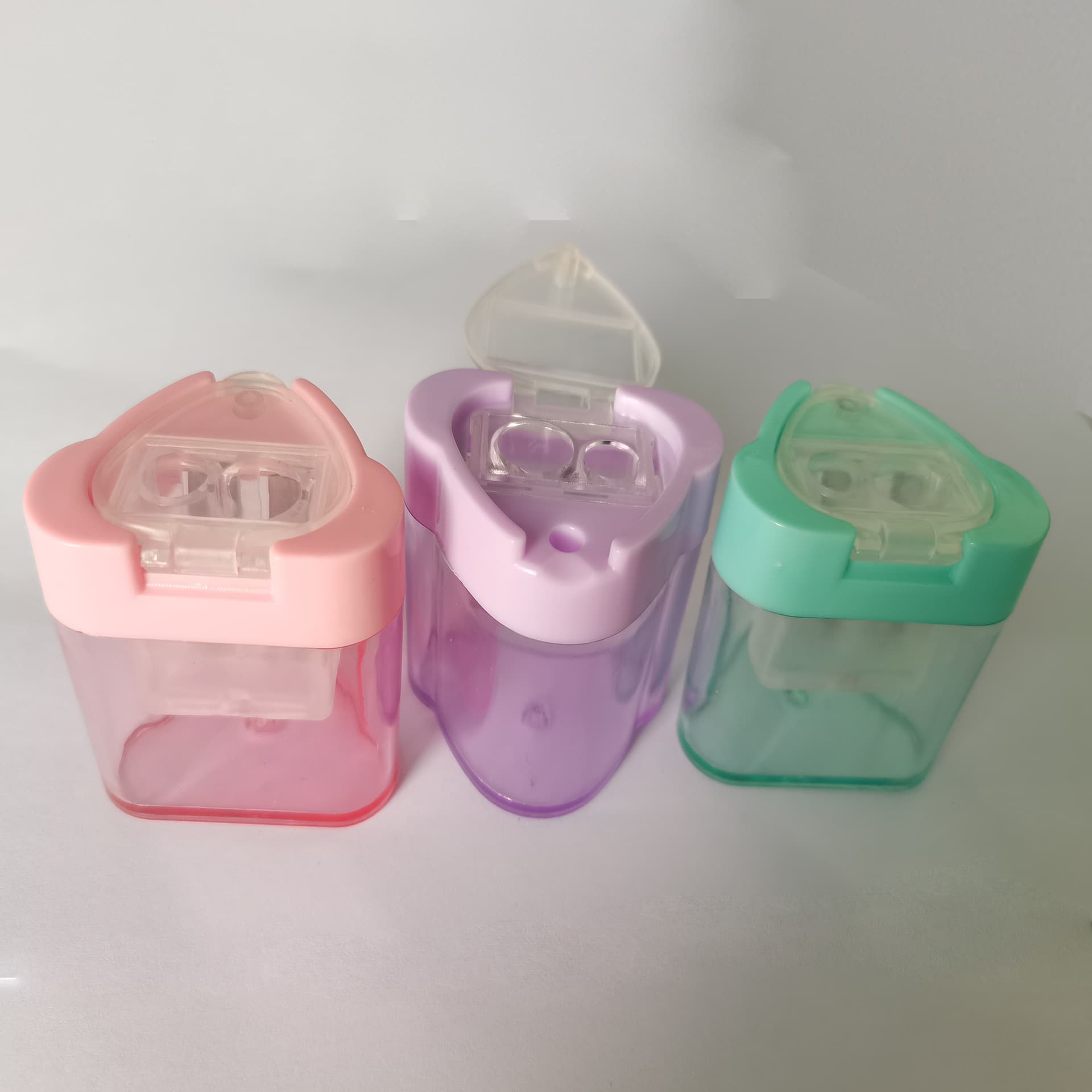 Manufacturer supplies cloud-shaped pencil sharpener, cartoon pencil sharpener, plastic double-hole pencil sharpener