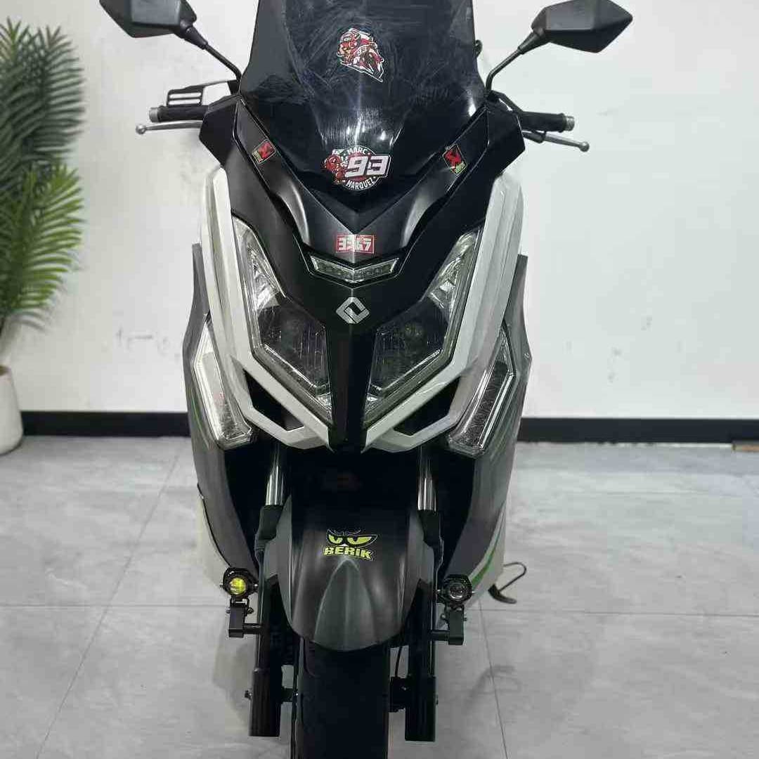 Baoma Style Cruiser Majesty Large Scooter Big Boat Displacement 250cc Scooter Motorcycle Fuel
