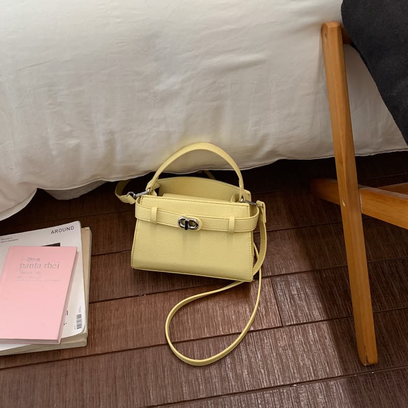 Korean style niche design portable small square bag for women 2026 spring new high-end texture foreign style single shoulder crossbody bag