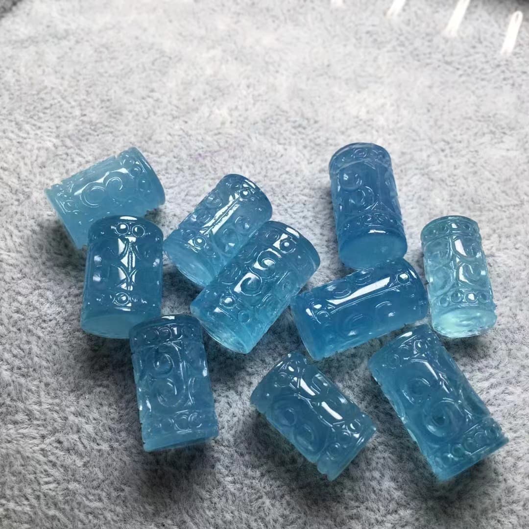 Natural aquamarine carved straight barrel beads with finely carved crystals, transparent and clean color blue aquamarine with pattern