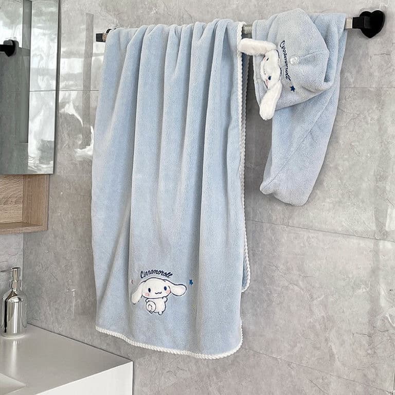Wholesale coral fleece towels and bath towels, soft, absorbent, quick-drying, couple styles, suitable for bathing and wrapping, bath skirts and bathrobes sets.