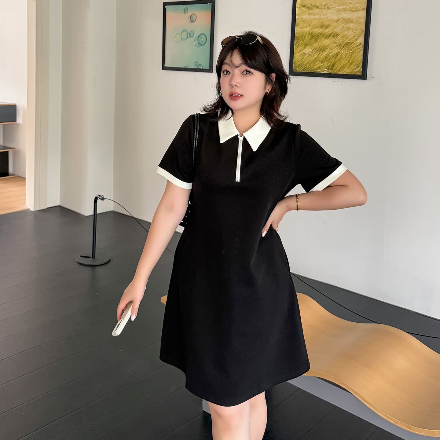 Zhixuan Plus Size Black and White Contrast Polo Collar Little Black Dress 2026 Summer New Waist-Slimming Dress 254620