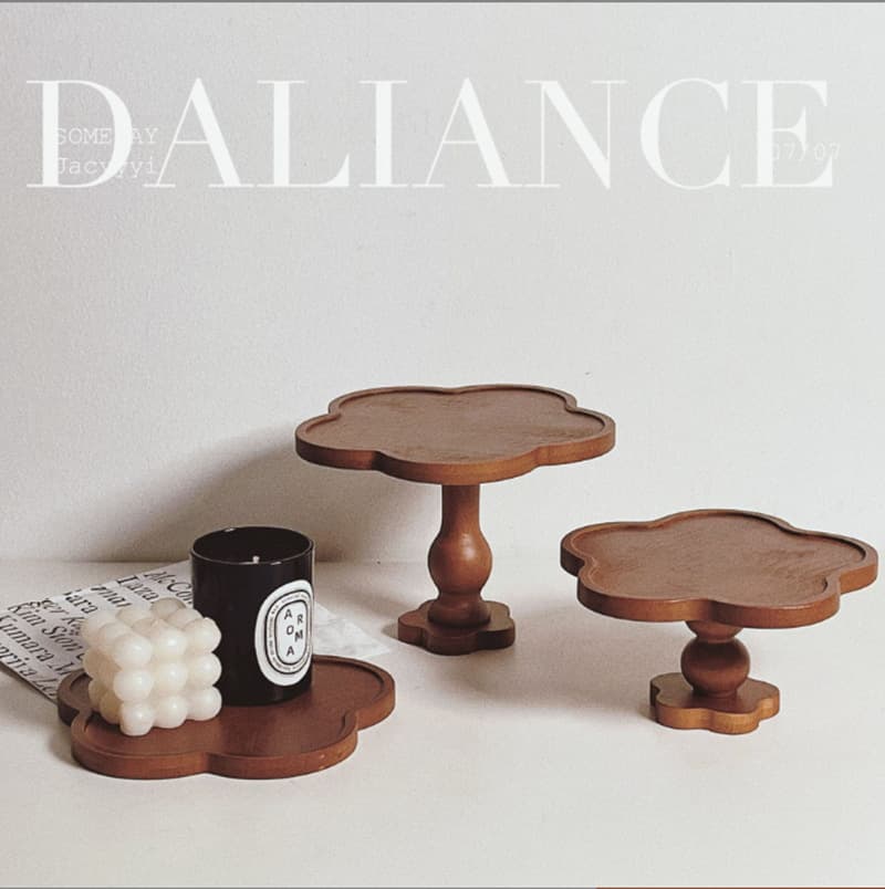 Solid Wood Retro Lace Pedestal Plate Aromatherapy Wooden Tray Candle Cake Tray Dessert Plate Flower Style French