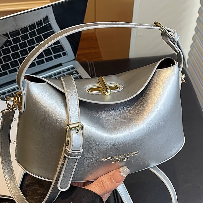 High-Appearance Retro Niche Handbags for Women 2026 Spring New Casual Tote Bags High-Appearance Simple Women's Bags