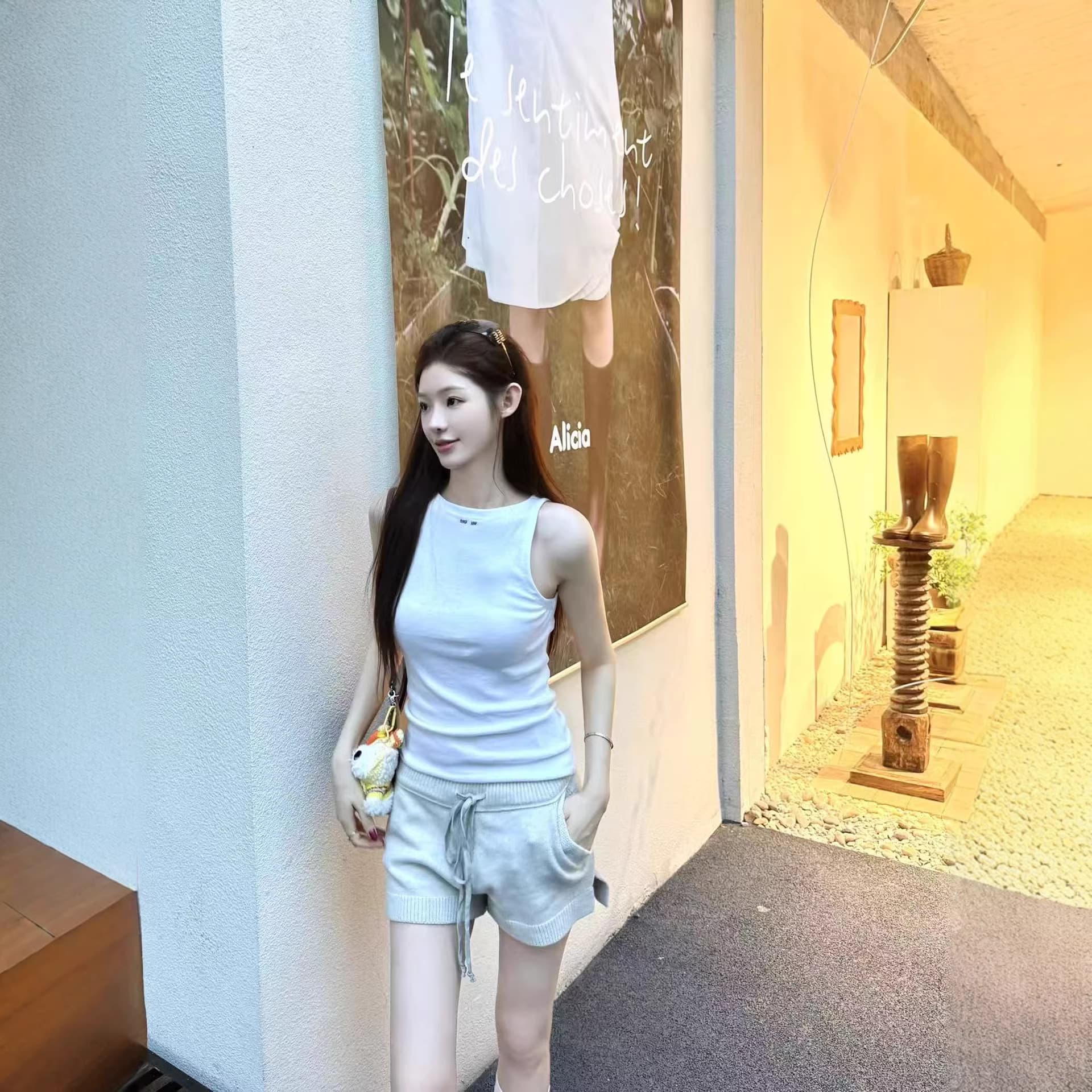 Original development! Shenzhen Nanyou Miao White Basic Model Low-key Slim Fit Skin Friendly Comfortable Knitted Vest