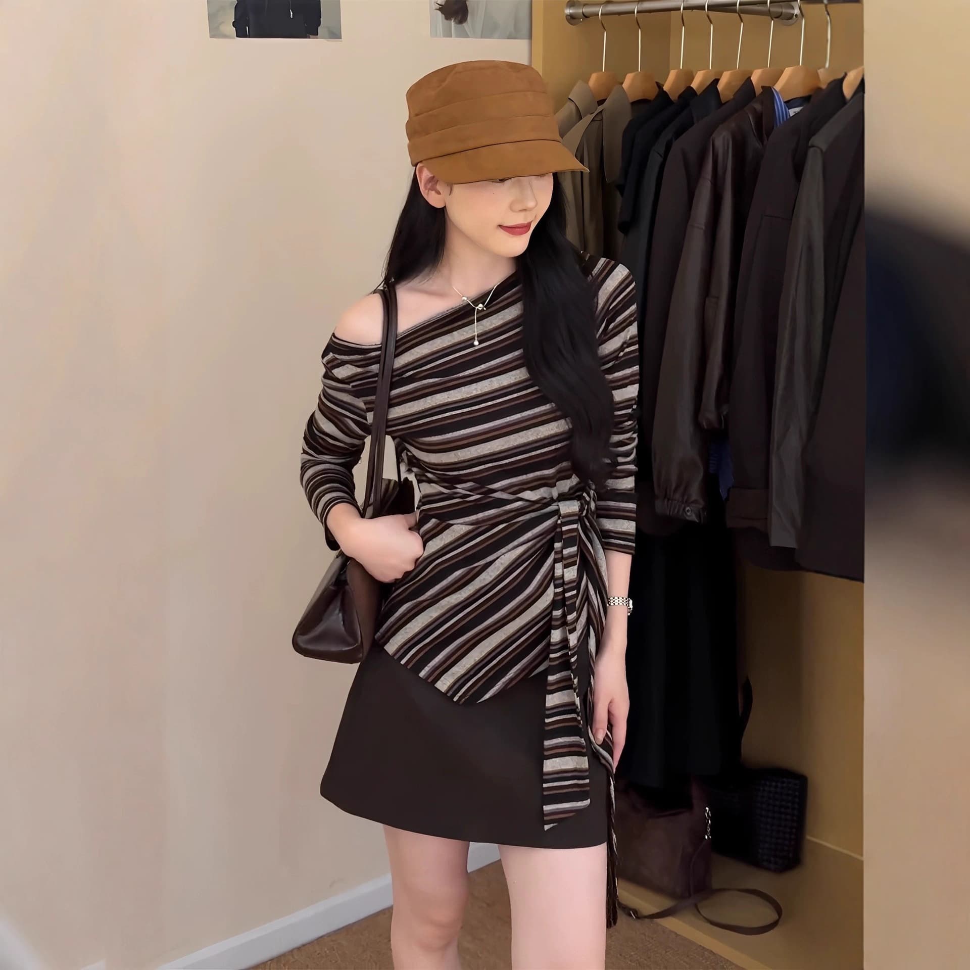 Retro Striped Velour Off-Shoulder Long-Sleeve T-Shirt for Women 2026 Autumn Tie-Waist Slimming Exposed Shoulder Top