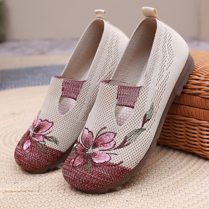 Women's Summer Old Beijing Cloth Shoes, Casual Mother Shoes, Flat Lazy Shoes, Embroidered Shallow Mouth Breathable Women's Flats